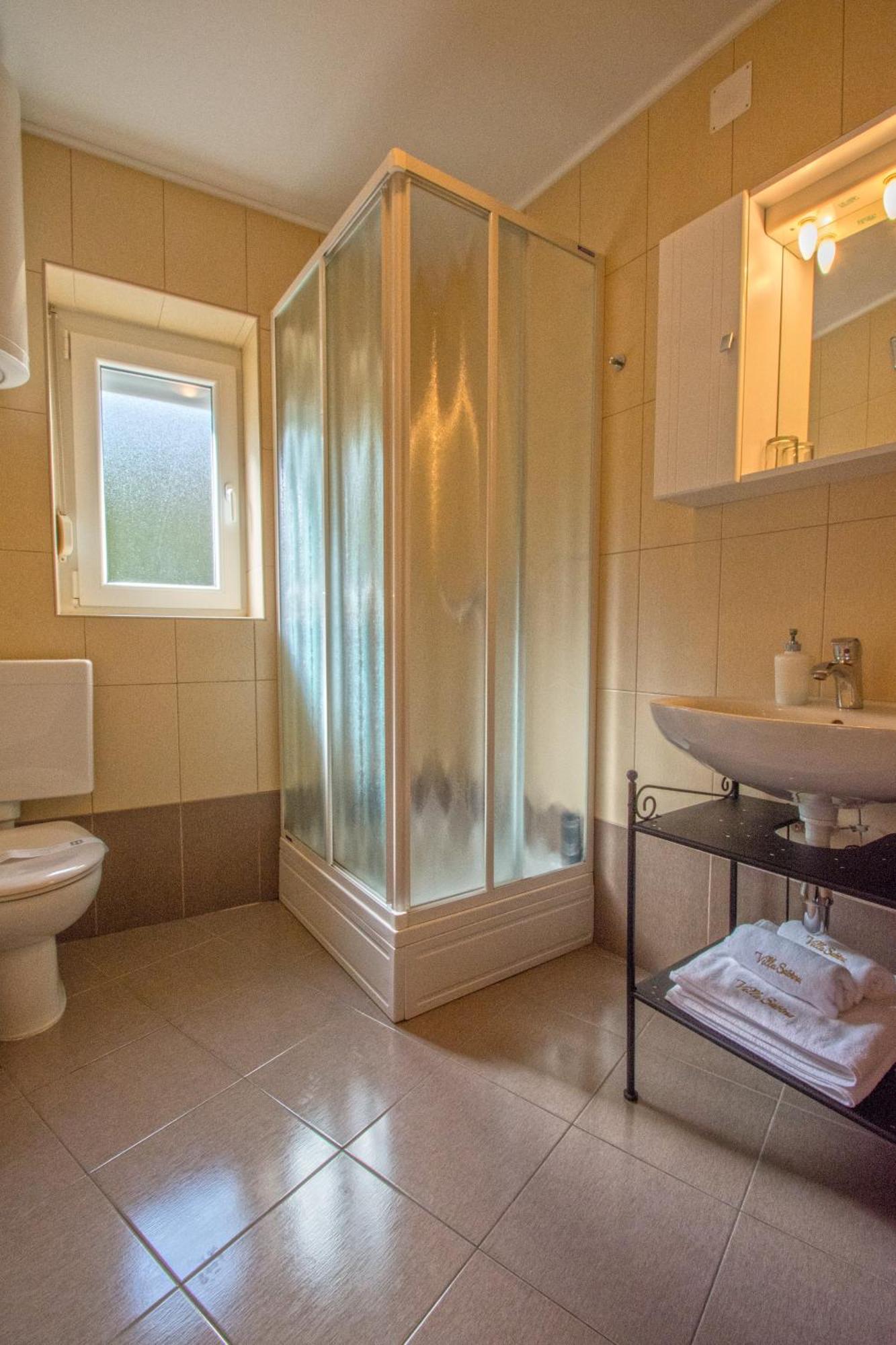 29894 - Lucica Apartment